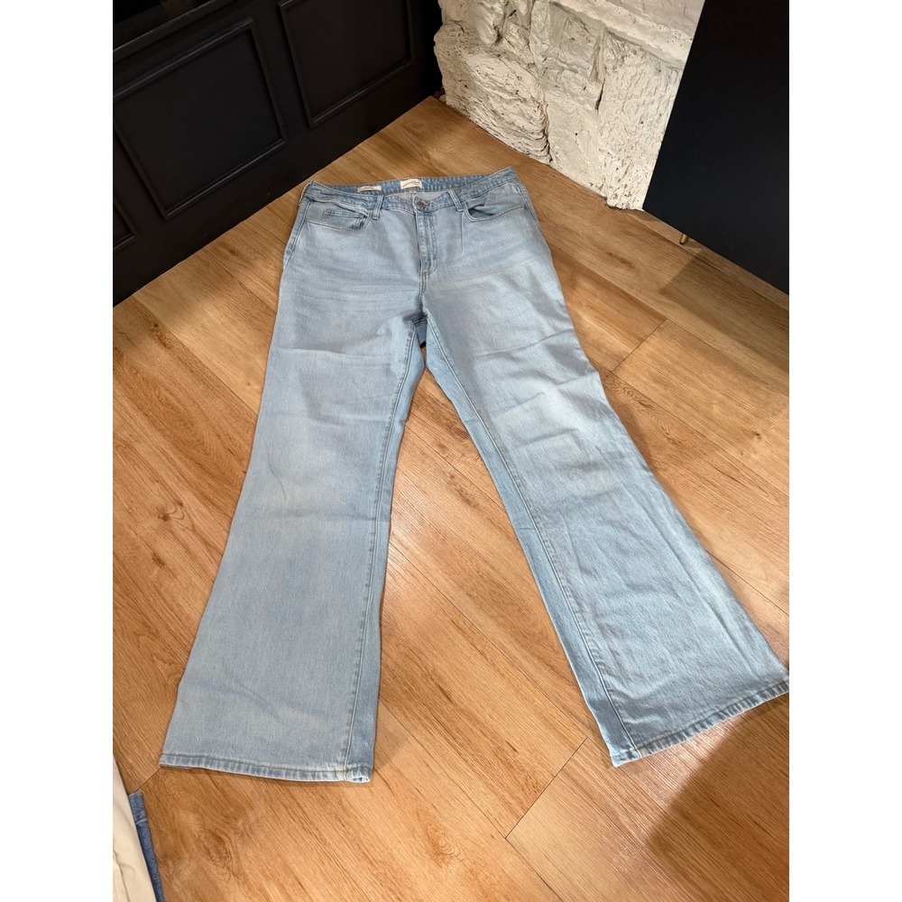 Universal Thread Womens High Rise Flare Jeans Light Wash Denim Tall Size 17 Long